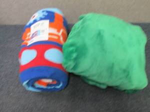 lot 196 image: Green Throw, No Sew Throw Kit...