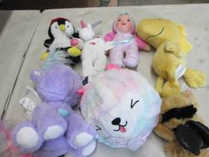 lot 206 image: 7 Assorted Plush...
