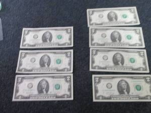 lot 260 image: 7 Uncirculated $2 Bills, Sets of 3 ...