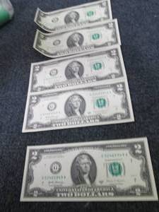 lot 270 image: 5 Sequential, Uncirculated $2 Bills...