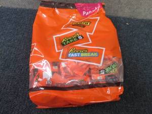 lot 361 image: 32.06 oz Bag Reeses Snack Size...