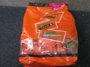 lot 363 image: 32.06 oz Bag Reeses Snack Size...
