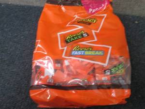 lot 365 image: 32.06 oz Bag Reeses Snack Size...