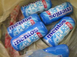 lot 438 image: 6- 15 pk Mentos Pure Fresh Gum...