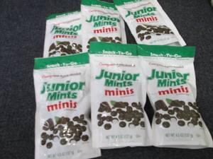 lot 451 image: 6- 4.5 oz Bags Junior Mints Minis...