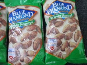 lot 452 image: 6- 4 oz Blue Diamond Whole Natural ...