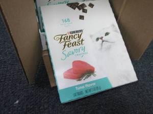 lot 519 image: 10 -3 oz Fancy Feast Savory Craving...