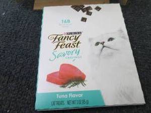 lot 520 image: 10 -3 oz Fancy Feast Savory Craving...