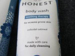 lot 521 image: 6- 8 oz Honest Soothing Therapy Bod...