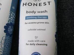 lot 522 image: 6- 8 oz Honest Soothing Therapy Bod...