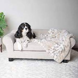lot 5 image: La-Z-Boy Addison Pet Sofa