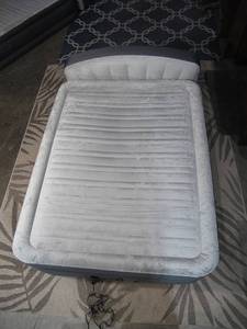 lot 30 image: Sealy AlwayzAire Tough Guard Air Mattress - Queen
