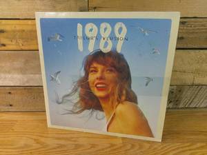 lot 178 image: Taylor Swift - 1989 (Taylors Version) Tangerine Edition-Vinyl