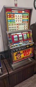 lot 2 image: Jokers Wild REAL 5 CENT SLOT Machine with Stand