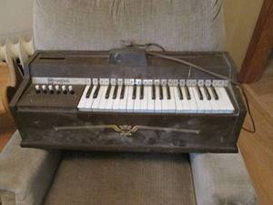 Vintage Magnus electric cord organ