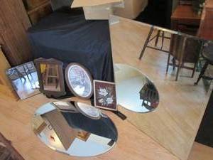 Small collection of assorted size mirrors and other wall decor