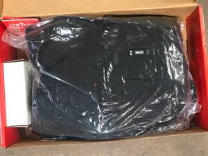 Milwaukee Womens Large M12 12-Volt Lithium-Ion Cordless AXIS Black Heated Quilted Jacket Kit with One 3.0 Ah Battery and Charger  Customer Returns See Pictures