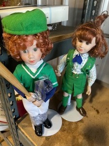 2 collectable Dolls