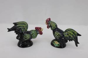 lot 1 image: Rosemeade Rooster Salt & Pepper Shaker