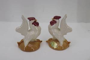 lot 4 image: Rosemeade Rooster Salt & Pepper Shakers