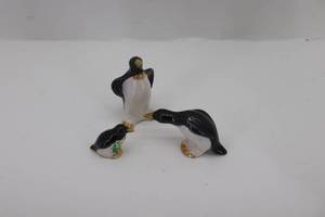 lot 12 image: Rosemeade Set of Penguins