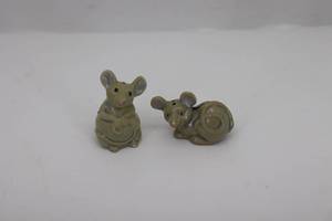 lot 14 image: Rosemeade Mice Salt & Pepper Shakers