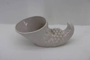 lot 21 image: Rosemeade Cornicopia Vase