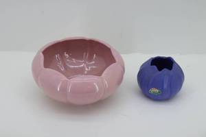lot 24 image: Rosemeade Pink & Blue Vases