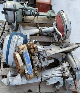 lot 27 image: (5) Vintage Boat Motors