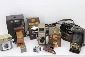 lot 28 image: Vintage Cameras