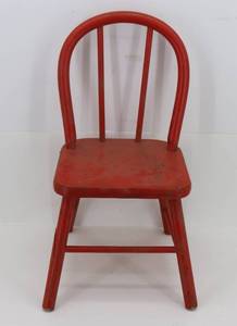 lot 93 image: Vintage Childs Chair