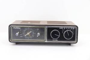 lot 100 image: Holiday Radio Alarm Clock