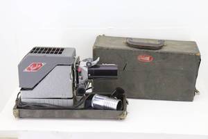 lot 105 image: Vintage Viewbox Projector