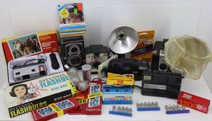 lot 107 image: Vintage Cameras & Bulbs