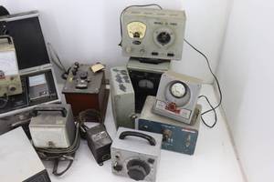 lot 108 image: Lot of Vintage Electronic Test Equipment