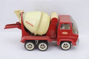 lot 117 image: Tonka Cement Truck