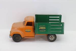lot 118 image: Tonka Toys Mound Metalcraft Utility Truck