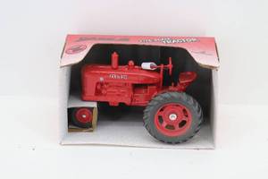lot 119 image: Case IH 116 Scale Tractor