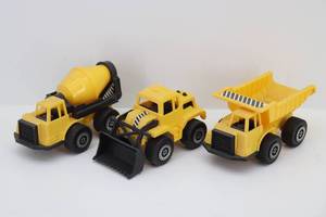 lot 123 image: Set of 3 Construction Toys