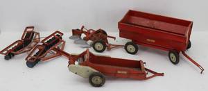 lot 126 image: Tru-Scale Metal Farm Toys