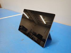 lot 13 image: Microsoft&nbspSurface Pro 4 1724 &nbspINTEL(R) CORE(TM) I5-6300U CPU  2.40GHZ  8GB RAM  256GB SSD &nbspWhite spots & Yellowing top right side  No charger  NO OS 