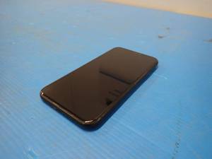 lot 21 image: Apple iPhone XR  64GB of storage  Cellular Carrier Unlocked  Includes Charging cable