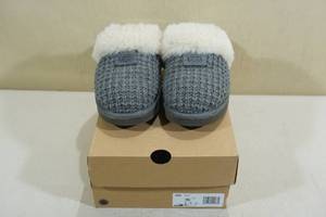 UGG Womens Cozy Slippers -Size 11