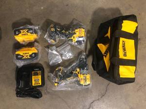 DEWALT 20V MAX XR Hammer Drill and ATOMIC Impact Driver 2 Tool Combo Kit with (2) 4.0Ah Batteries, Charger, and Bag   Customer Returns See Pictures