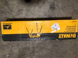 DEWALT 15.4 lbs. Heavy Duty Work Stand with Miter Saw Mounting Brackets    Customer Returns See Pictures