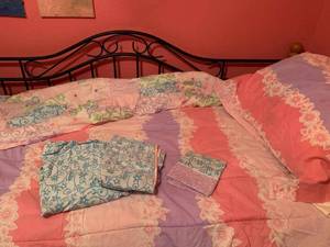 lot 2 image: Beautiful Twin Bed Sheets & Pillowcases