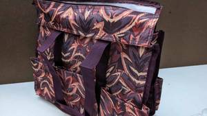 lot 6 image: Floral Thirty-One Zip Top Organizing Tote