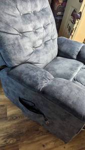 lot 38 image: A Light Blue Or Grey Upholstered Lift Chair