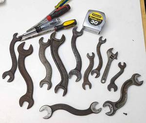 lot 42 image: Masterforce  Wrenches-Stanley 30 Powerlock Tape Measure
