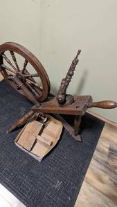 lot 78 image: Antique Wooden Spinning Wheel